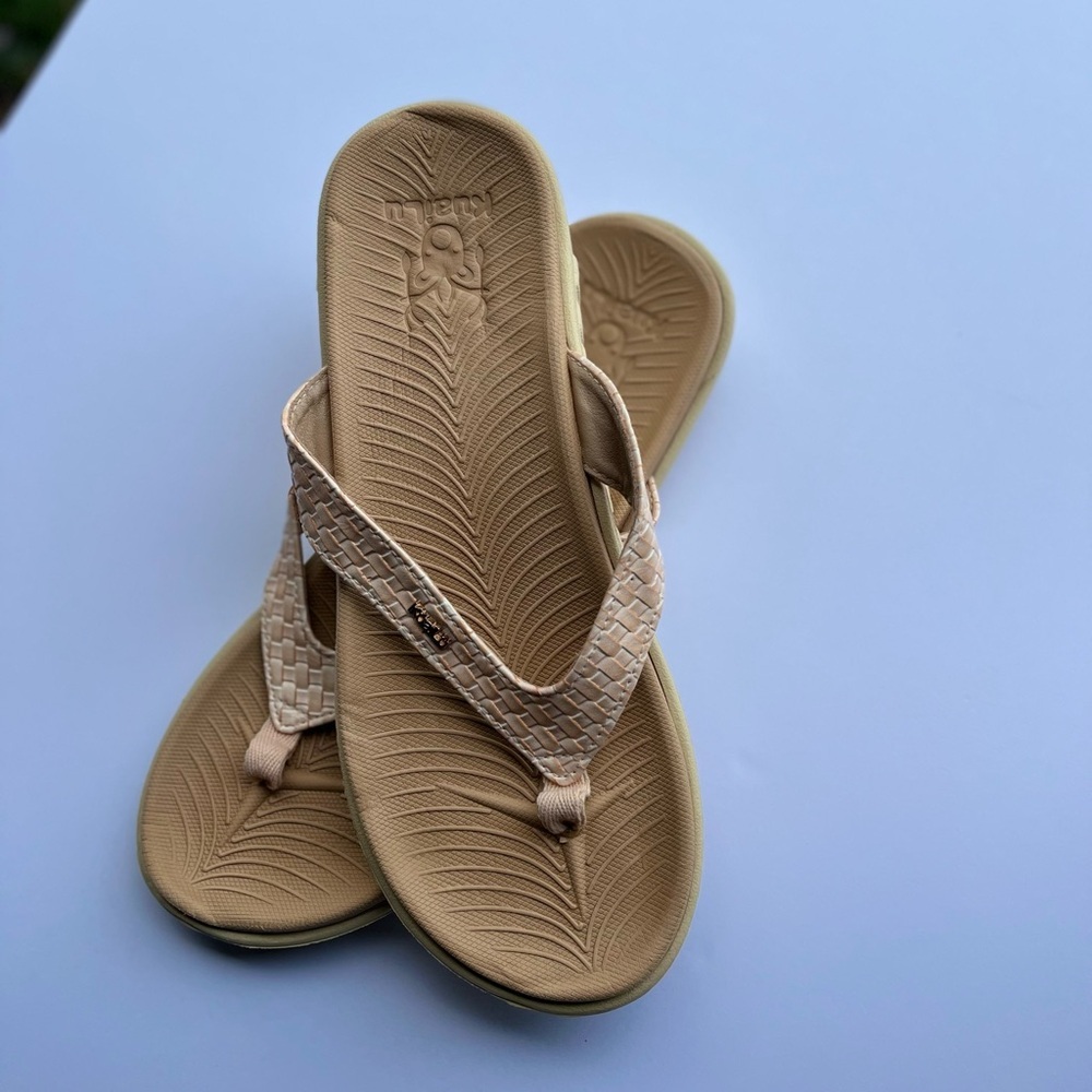 KUAILU Comfort Woven Thong Sandals in Beige